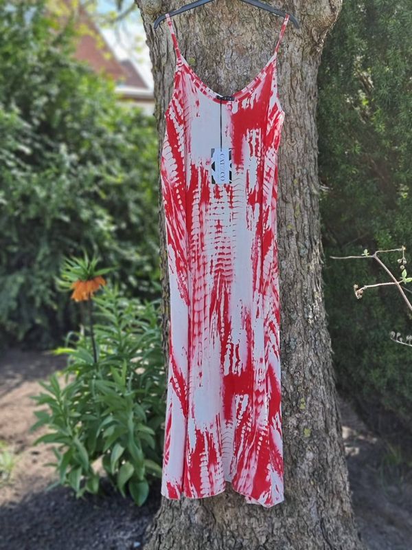 Miriam Batikkjole Rød